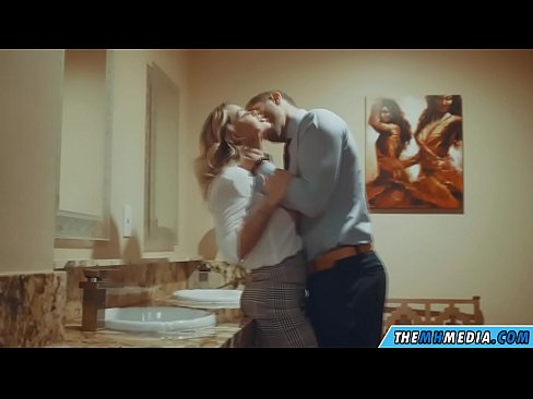 ❤️ Cando unha loura tetona seduce nun baño público ❤ Vídeo de puta en % gl.redporn-tv.ru %
